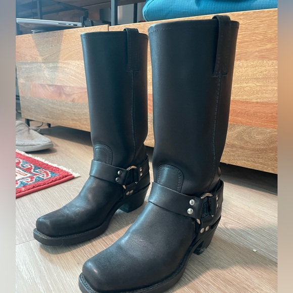 Frye 2R Harness Boots in Black Leather - Picture 5 of 10